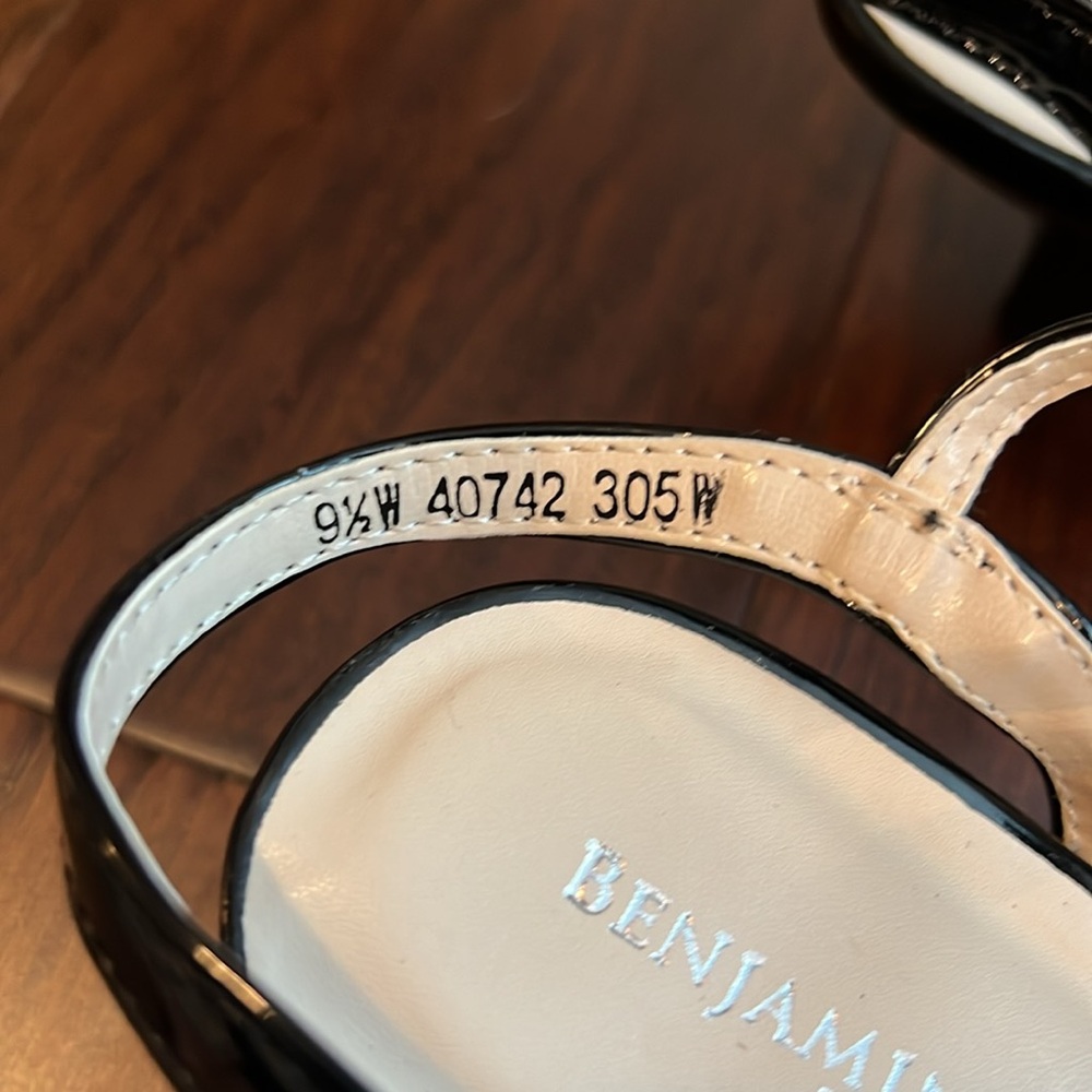 Benjamin Walk sandals- WIDE width!! - Picture 6 of 8